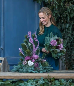 Grabstrauß Unvergessen, Ca. Ø30 Cm 6 Grabstrauß Unvergessen, Ca. Ø30 Cm -Gartenleben Verkauf 6462907 WE MO 001 SerieUnvergessenPremiumAllerheiligen2023